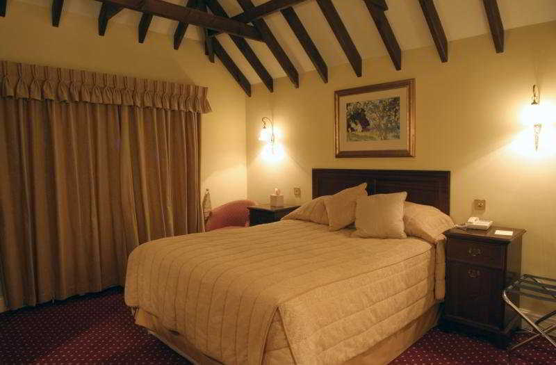 Hurtwood Hotel Peaslake Habitación foto